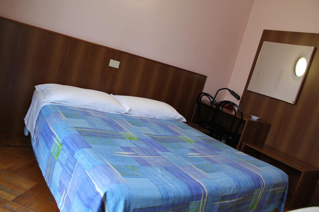 Hotel Rallye Milánó Kültér fotó